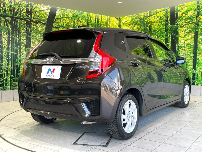 2015 Honda Fit Hybrid DAA-GP5 (UW-6a2cc9cb87e15)[20]