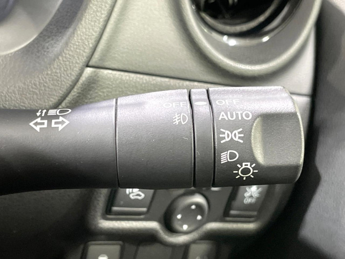 2017 Nissan Note DAA-HE12 (UW-6a2cc9e7a903b)[29]