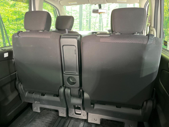 2013 Nissan Serena DAA-HFC26 (UW-6a2cc9f0611c0)[14]