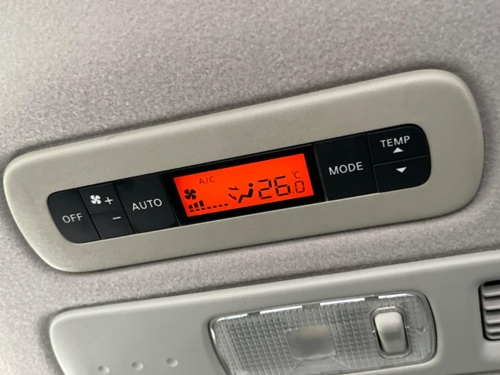 2013 Nissan Serena DAA-HFC26 (UW-6a2cc9f0611c0)[29]