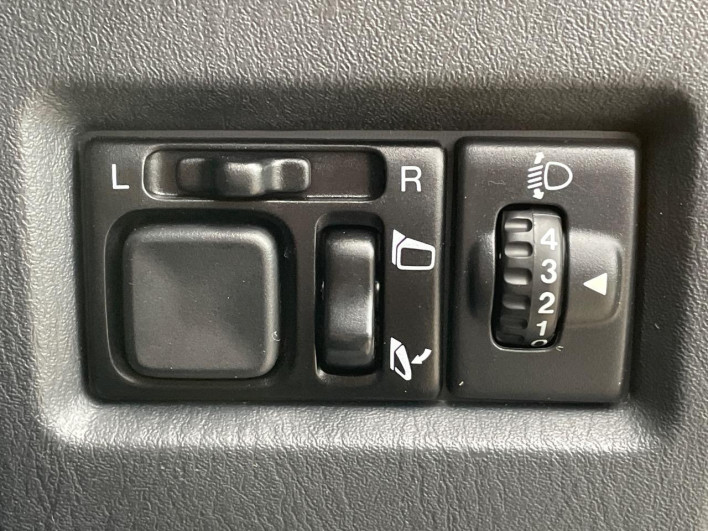2016 Suzuki Jimny ABA-JB23W (UW-6a2cc9f70c9fb)[24]