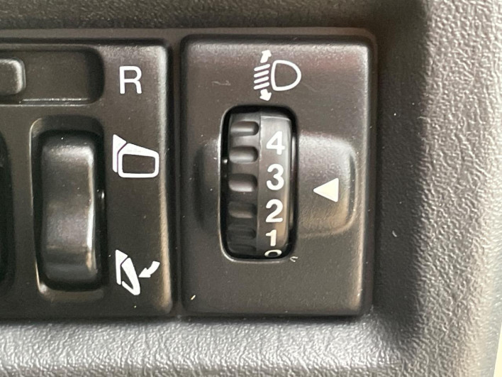 2016 Suzuki Jimny ABA-JB23W (UW-6a2cc9f70c9fb)[26]