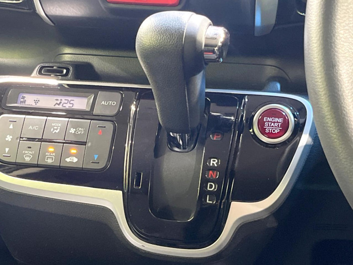 2015 Honda N-BOX CUSTOM DBA-JF1 (UW-6a2cca021fd54)[29]