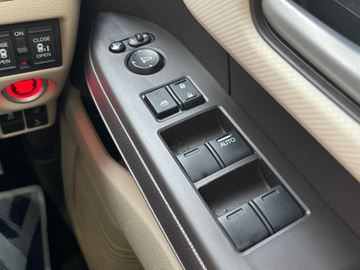 2018 Honda N-BOX DBA-JF3 (UW-6a2cca0772a33)[19]