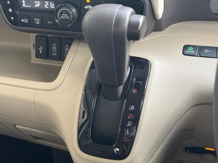 2018 Honda N-BOX DBA-JF3 (UW-6a2cca0772a33)[7]