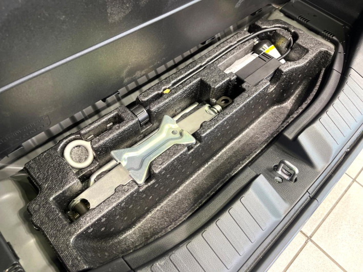 2021 Honda N-BOX CUSTOM 6BA-JF3 (UW-6a2cca1022141)[24]