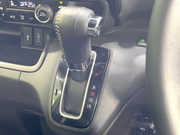 2021 Honda N-BOX CUSTOM 6BA-JF3 (UW-6a2cca10aed0f)[28]