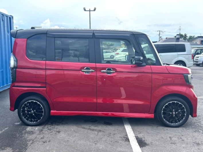 2022 Honda N-BOX CUSTOM 6BA-JF4 (UW-6a2cca19a97c1)[21]