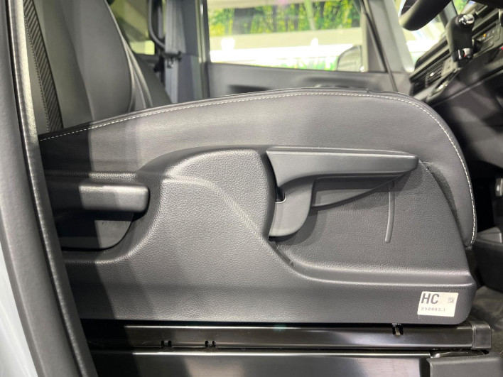 2025 Honda N-BOX CUSTOM 6BA-JF5 (UW-6a2cca1db5a44)[23]