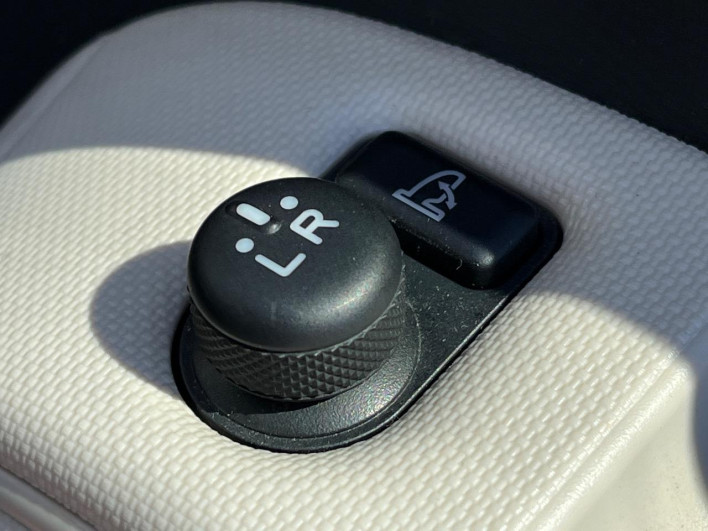 2016 Daihatsu Mira Cocoa DBA-L675S (UW-6a2cca4497eef)[23]
