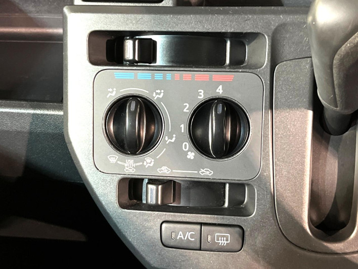 2015 Daihatsu Wake DBA-LA700S (UW-6a2cca62a164f)[11]