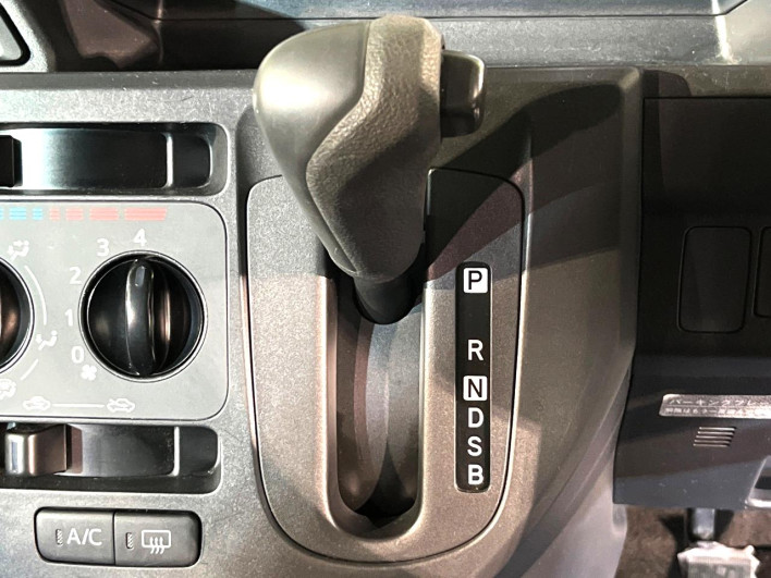 2015 Daihatsu Wake DBA-LA700S (UW-6a2cca62a164f)[12]