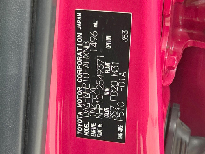 2016 Toyota Aqua DAA-NHP10 (UW-6a2ccae990fb0)[1]