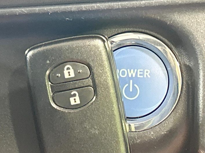 2016 Toyota Aqua DAA-NHP10 (UW-6a2ccae990fb0)[6]
