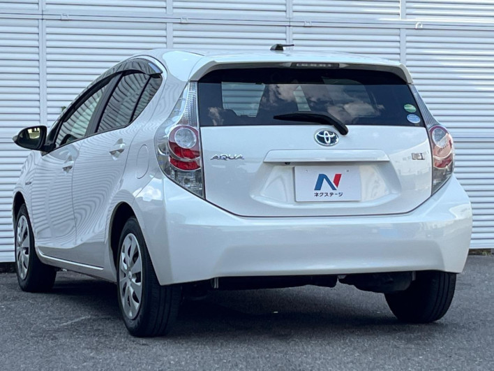 2014 Toyota Aqua DAA-NHP10 (UW-6a2ccaec3a2cf)[14]