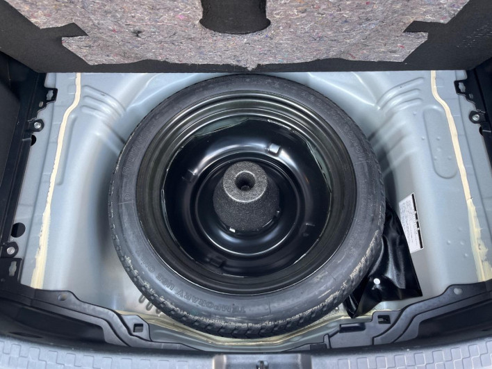 2014 Toyota Aqua DAA-NHP10 (UW-6a2ccaec3a2cf)[22]