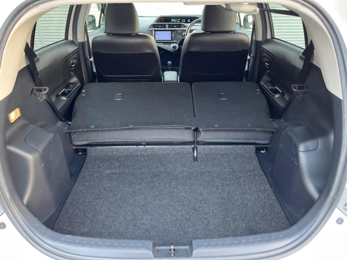 2014 Toyota Aqua DAA-NHP10 (UW-6a2ccaec3a2cf)[21]