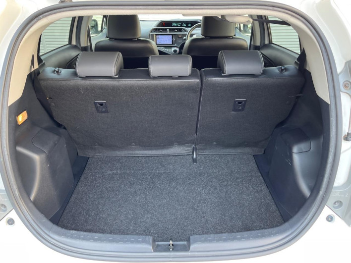 2014 Toyota Aqua DAA-NHP10 (UW-6a2ccaec3a2cf)[19]