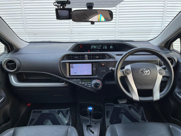 2014 Toyota Aqua DAA-NHP10 (UW-6a2ccaec3a2cf)[25]