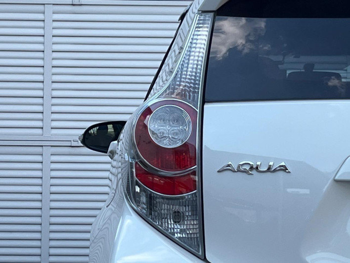 2014 Toyota Aqua DAA-NHP10 (UW-6a2ccaec3a2cf)[17]
