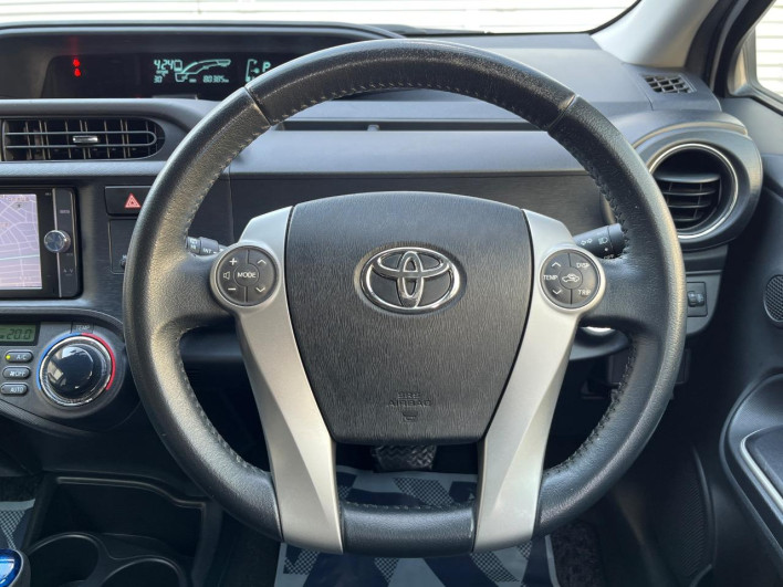 2014 Toyota Aqua DAA-NHP10 (UW-6a2ccaec3a2cf)[26]