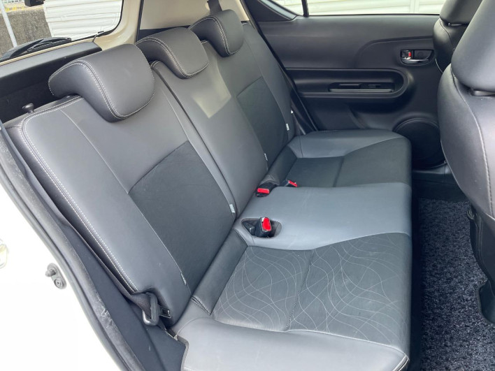 2014 Toyota Aqua DAA-NHP10 (UW-6a2ccaec3a2cf)[11]