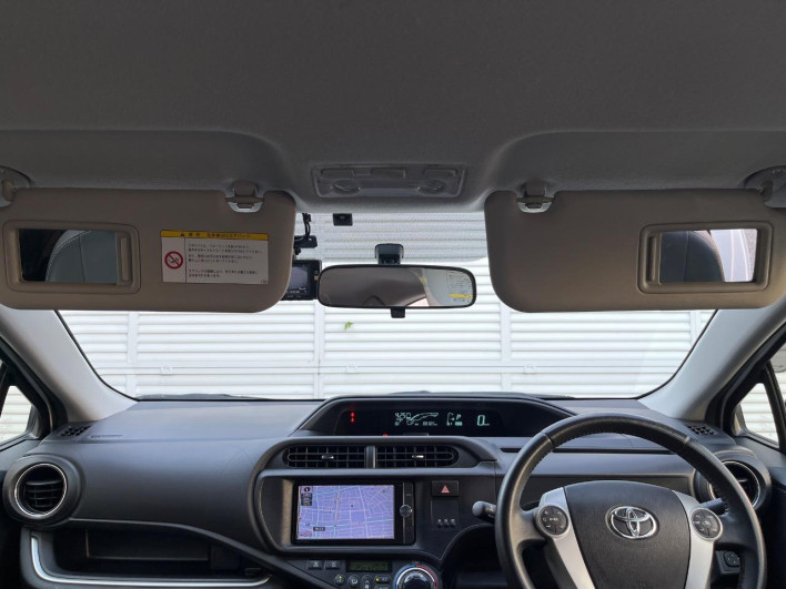 2014 Toyota Aqua DAA-NHP10 (UW-6a2ccaec3a2cf)[27]