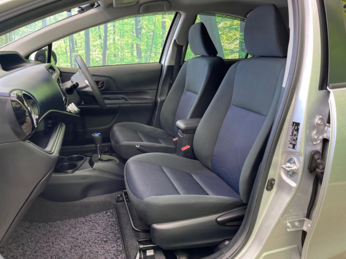 2015 Toyota Aqua DAA-NHP10 (UW-6a2ccaec698a3)[11]
