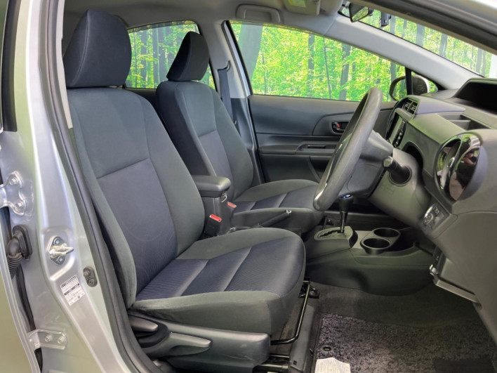 2015 Toyota Aqua DAA-NHP10 (UW-6a2ccaec698a3)[18]