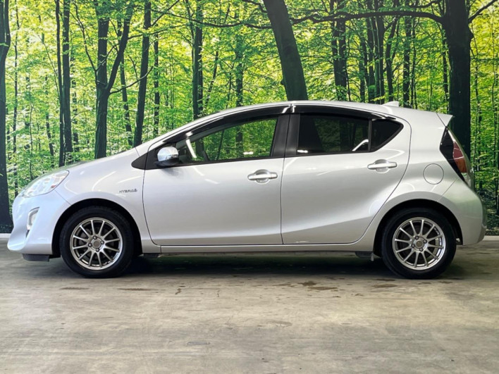 2015 Toyota Aqua DAA-NHP10 (UW-6a2ccaec698a3)[27]