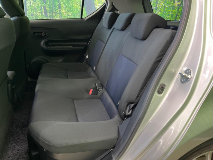 2015 Toyota Aqua DAA-NHP10 (UW-6a2ccaec698a3)[12]