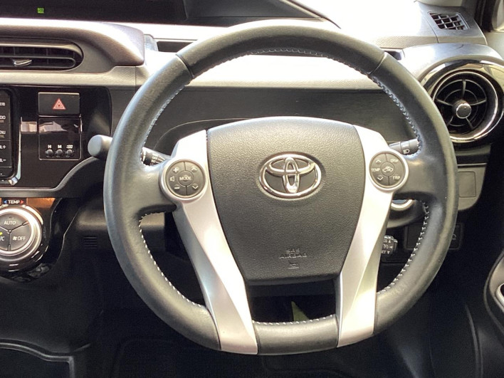 2016 Toyota Aqua DAA-NHP10 (UW-6a2ccaedaf37e)[19]