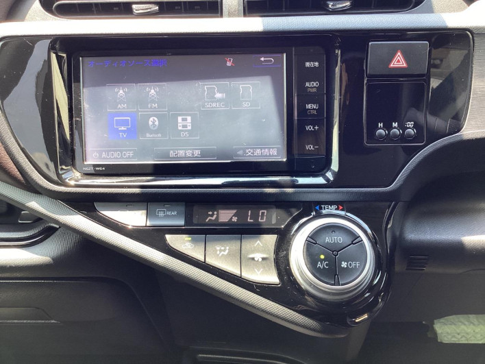2016 Toyota Aqua DAA-NHP10 (UW-6a2ccaedaf37e)[25]