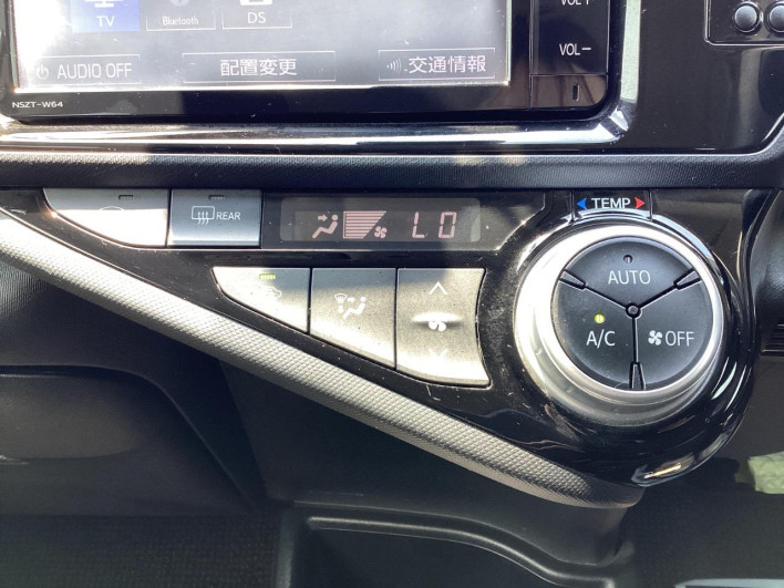 2016 Toyota Aqua DAA-NHP10 (UW-6a2ccaedaf37e)[28]