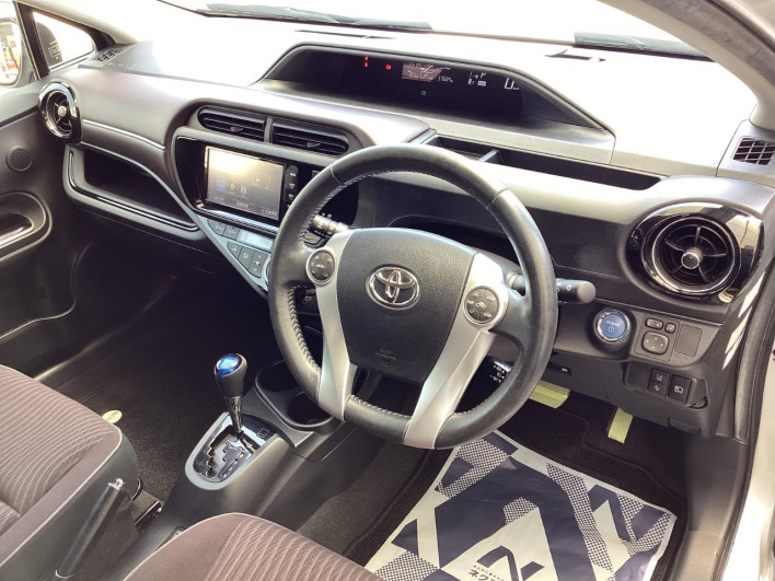 2016 Toyota Aqua DAA-NHP10 (UW-6a2ccaedaf37e)[9]