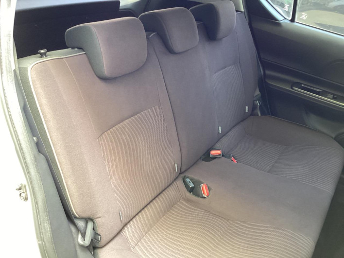 2016 Toyota Aqua DAA-NHP10 (UW-6a2ccaedaf37e)[7]