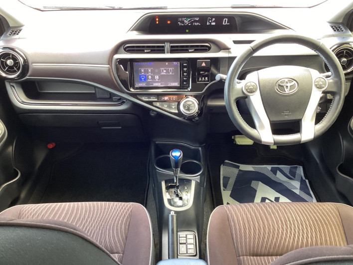 2016 Toyota Aqua DAA-NHP10 (UW-6a2ccaedaf37e)[18]