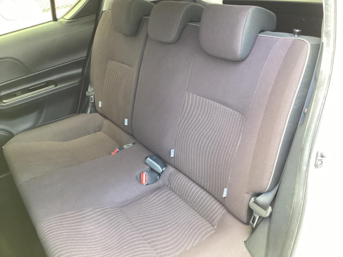 2016 Toyota Aqua DAA-NHP10 (UW-6a2ccaedaf37e)[10]