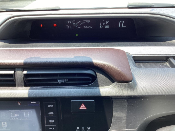 2016 Toyota Aqua DAA-NHP10 (UW-6a2ccaedaf37e)[24]