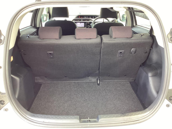 2016 Toyota Aqua DAA-NHP10 (UW-6a2ccaedaf37e)[5]