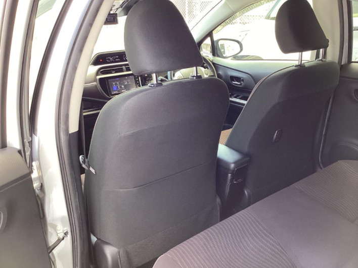 2016 Toyota Aqua DAA-NHP10 (UW-6a2ccaedaf37e)[11]
