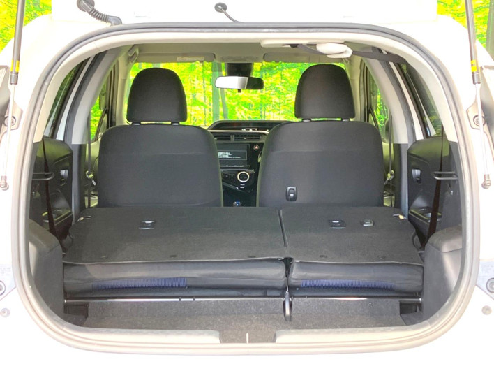 2017 Toyota Aqua DAA-NHP10 (UW-6a2ccaef3cda1)[8]