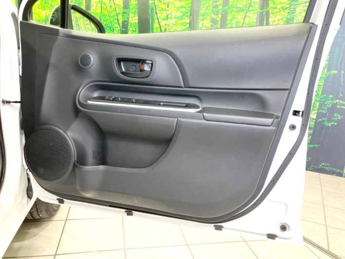 2017 Toyota Aqua DAA-NHP10 (UW-6a2ccaef3cda1)[11]