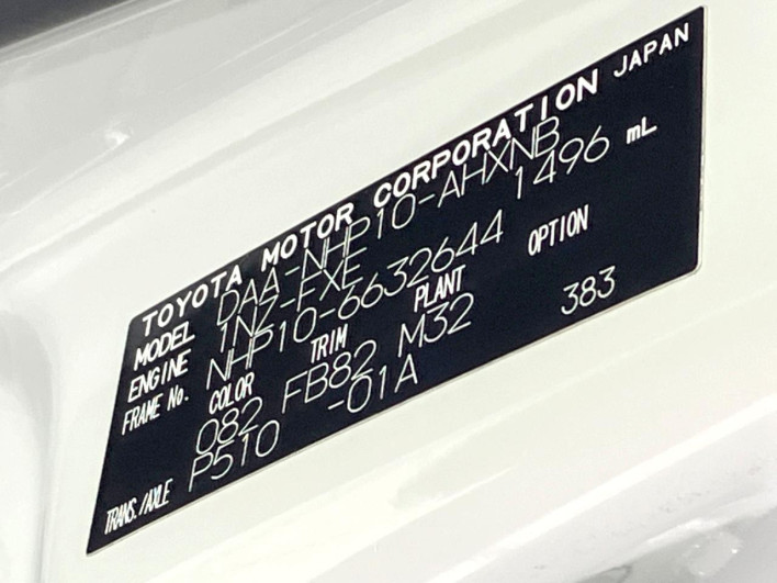 2017 Toyota Aqua DAA-NHP10 (UW-6a2ccaef3cda1)[1]