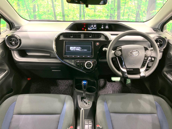 2017 Toyota Aqua DAA-NHP10 (UW-6a2ccaef3cda1)[13]