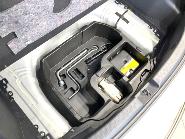2017 Toyota Aqua DAA-NHP10 (UW-6a2ccaef3cda1)[9]