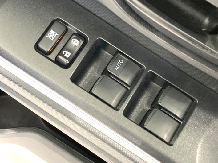 2017 Toyota Aqua DAA-NHP10 (UW-6a2ccaef3cda1)[16]