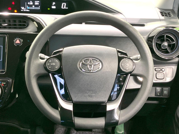 2017 Toyota Aqua DAA-NHP10 (UW-6a2ccaef3cda1)[12]