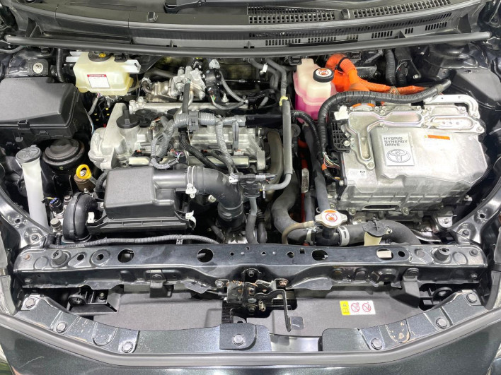 2019 Toyota Aqua DAA-NHP10 (UW-6a2ccaf0c2ec2)[4]