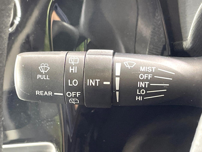 2019 Toyota Aqua DAA-NHP10 (UW-6a2ccaf0c2ec2)[27]